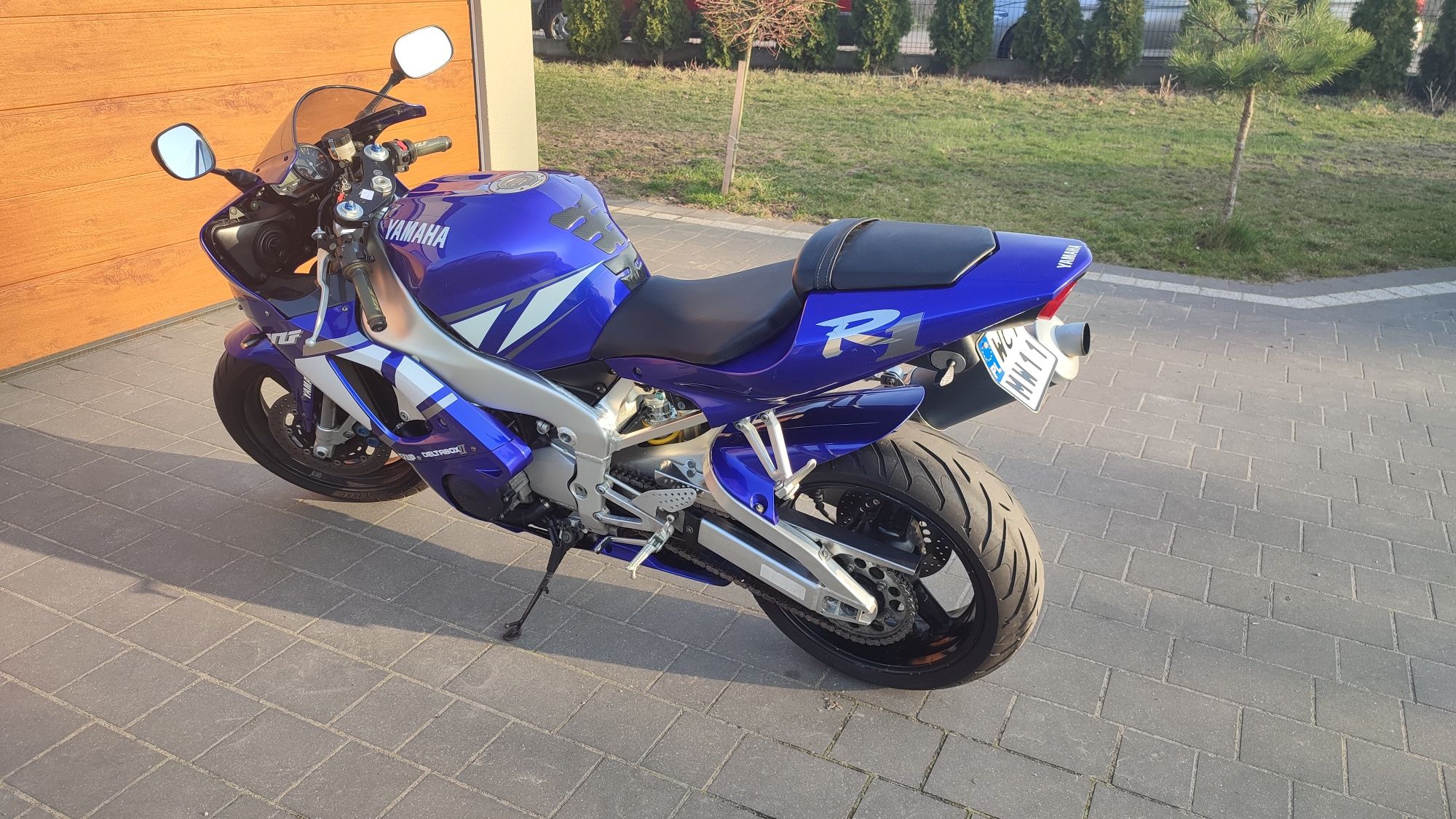 Yamaha R1 RN04 2002r