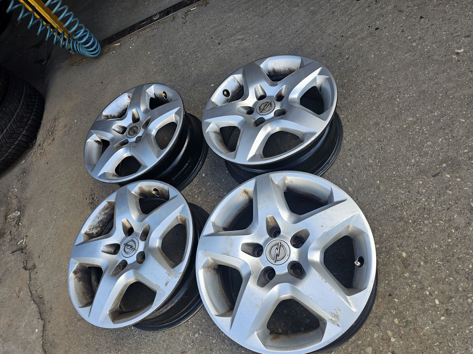 Felgi Stalowe-Strukturalne Opel Astra R16 5x110 ET39- 6.5J