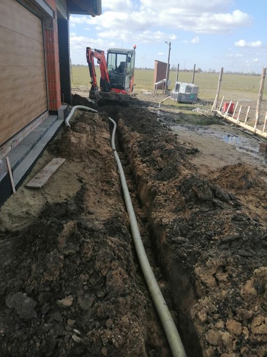 Usługi minikoparka KUBOTA, wykopy pod kable ròwnanie terenu pod trawni