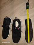 Buty szmaciane typu adidasy.