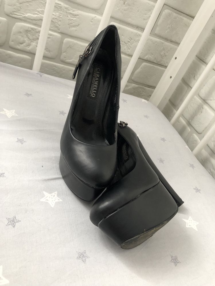 Чорні туфлі / чёрные туфли Caramello 35 размер