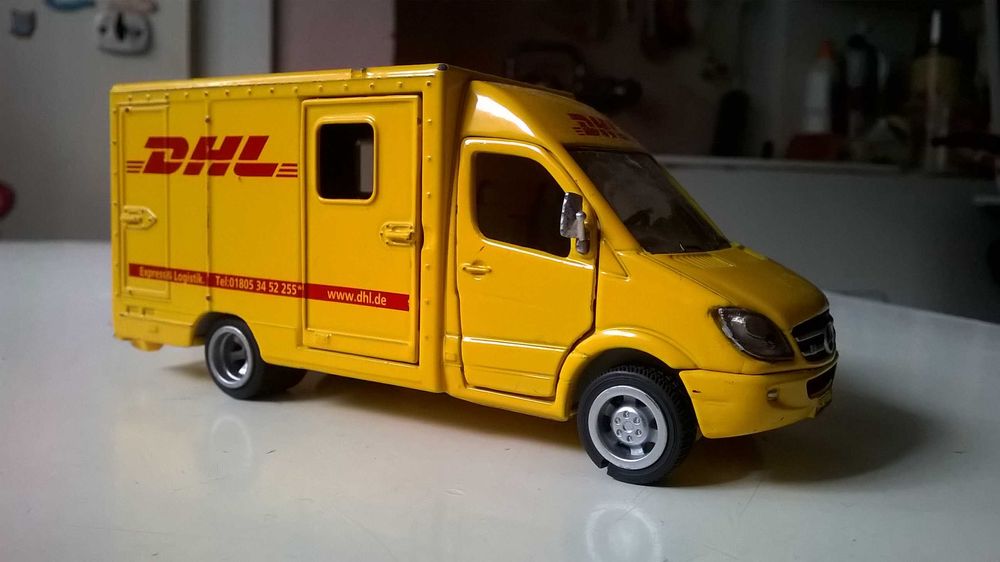 Mercedes Benz Sprinter konwersja DHL w skali 1:50; SIKU