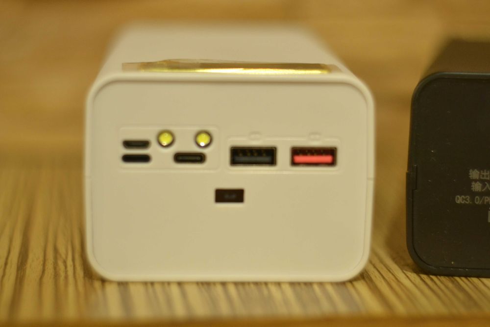 CQ 3.0 Повербанк 72000мАч Реальная ёмкость 21*18650 samsung