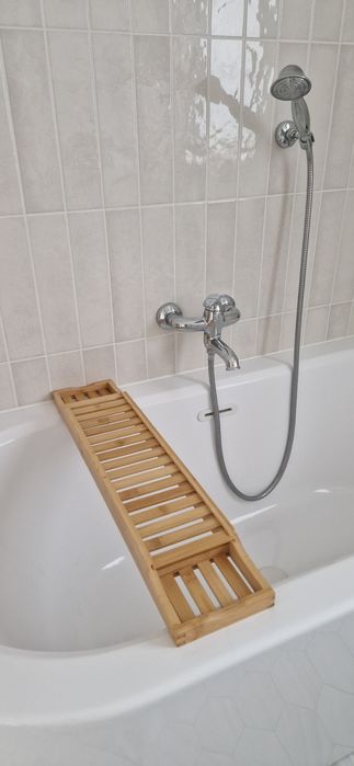 Łazienkowa półka na wannę bambusowa