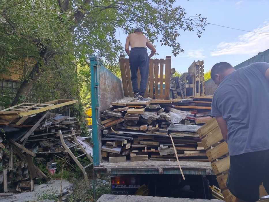 Є все що на фото будівельні відходи