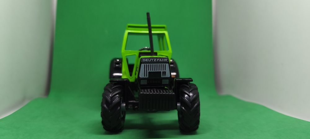 Siku traktor Deutz-Fahr 1 32