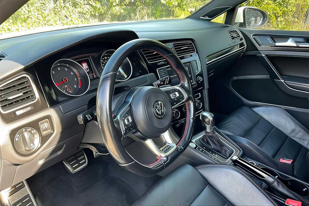 Volkswagen Golf      2017