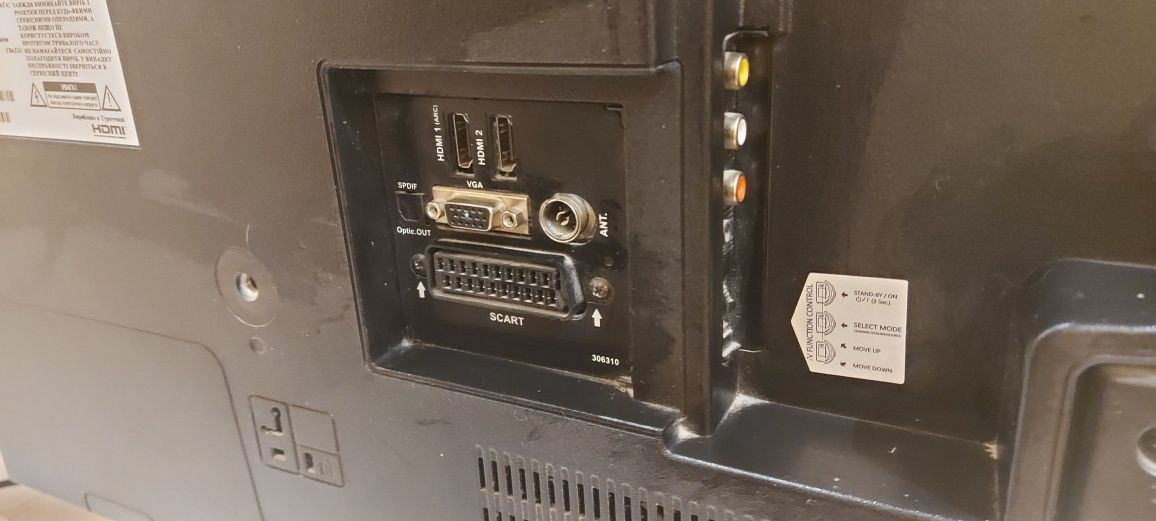 Телевізор ROMSAT 40дюймів + смарт приставка smart TVв  подарунок