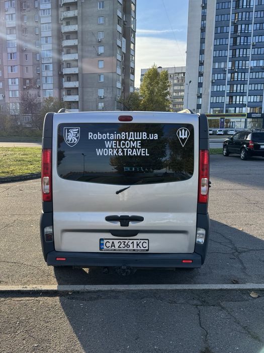 Renault Traffic 2011 року 2,0 дизель пасажир (8+1)