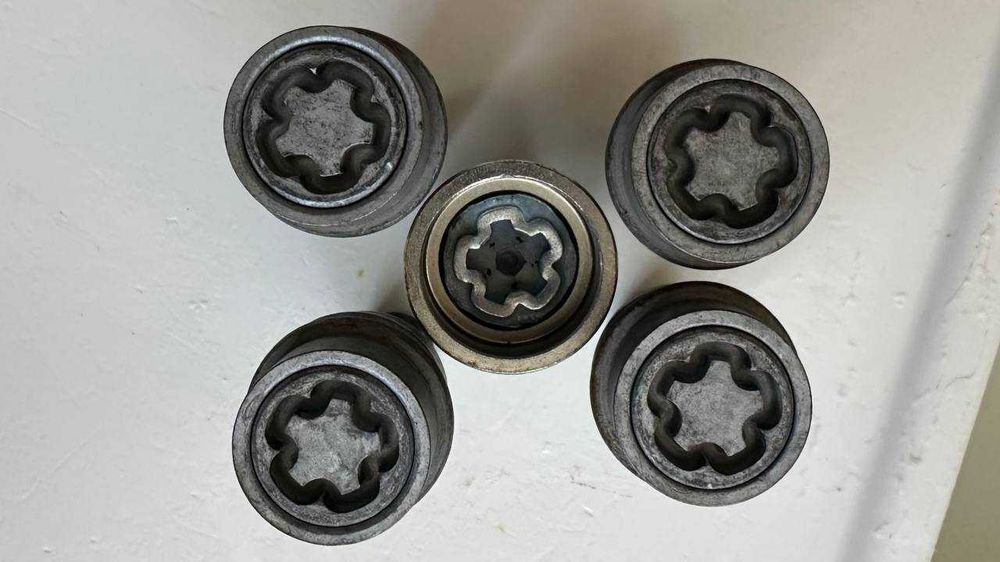 комплект болти секретки Audi VAG +ключ