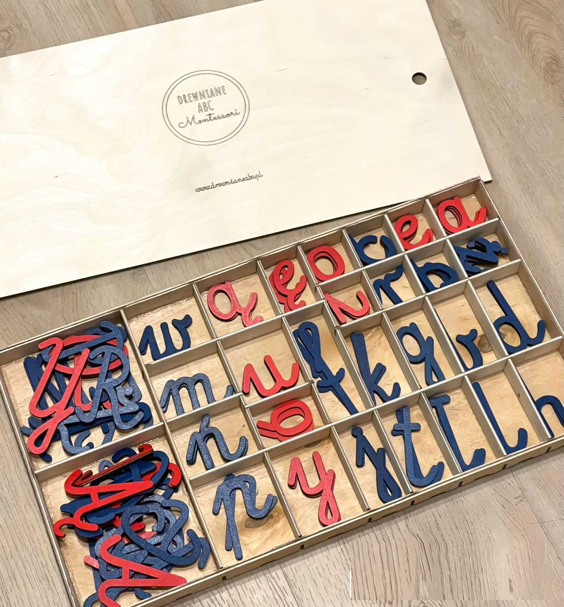 ruchomy alfabet Montessori + drewniane pudełko do sortowania liter