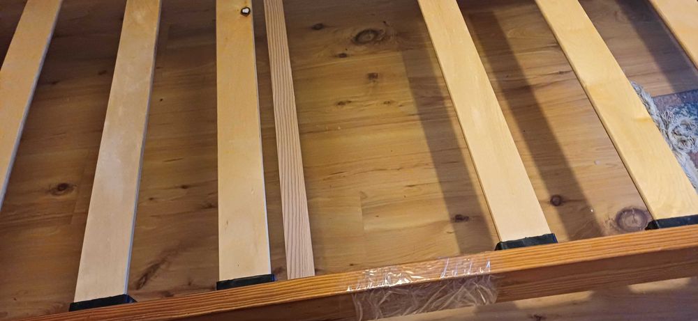 łóżko jednosobowe z materacem