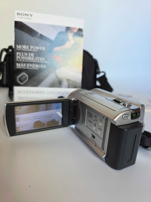 Цифровая видеокамера Sony DCR-SR68E сумка