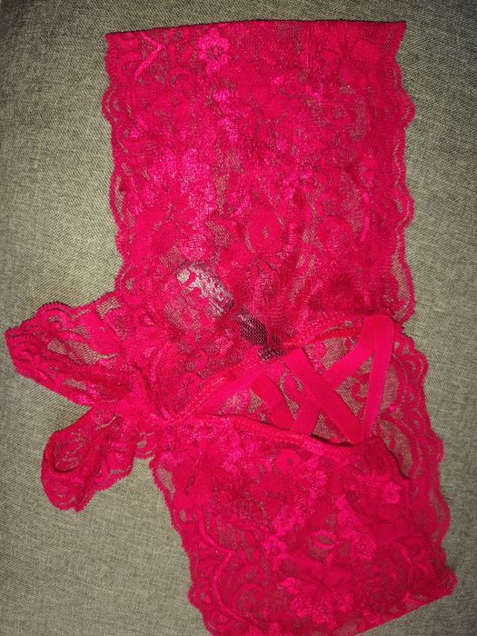 Majtki koronkowe z wycięciem w kroku