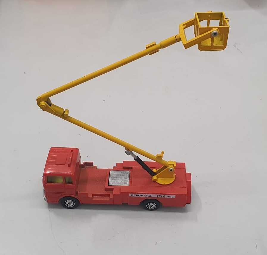 Miniatura Original SOLIDO - Carro Mercedes de Reportagem TV