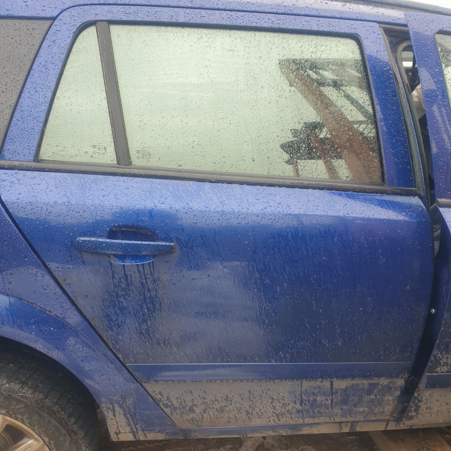 Opel Astra H kombi drzwi prawy tył kompletne z21b