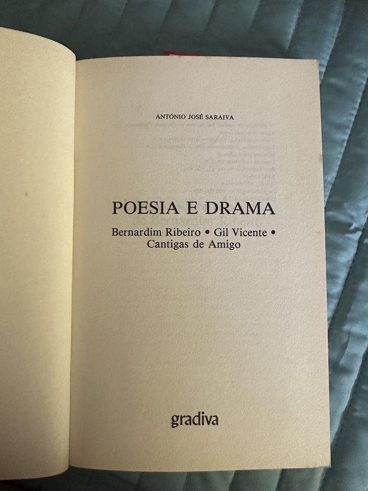 Livro António José Saraiva: poesia e drama. Estudos sobre Bernardim Ribeiro, Gil Vicente e as cantigas de amigo