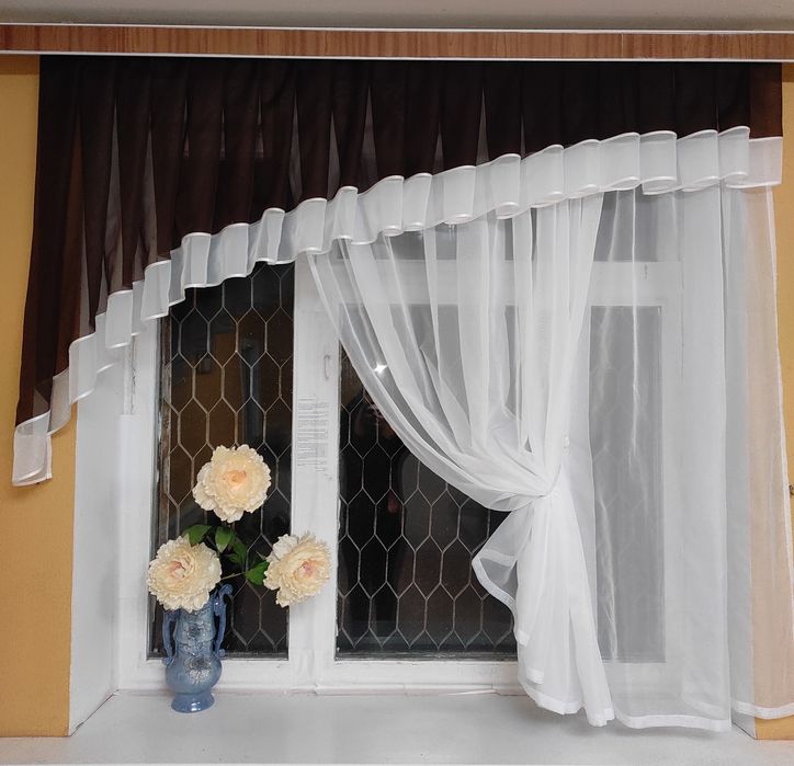 Штори в кухню. Є різні кольори. Ручна склада. Гарна якість.