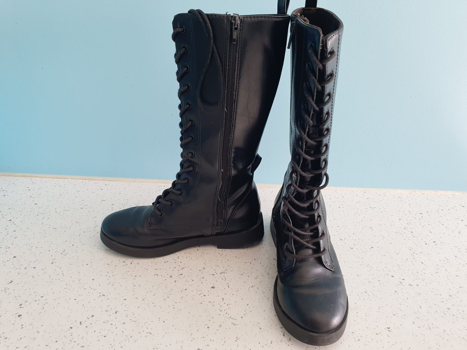 Botas estilo militar de menina