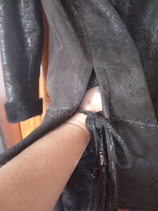 Женская  зимняя натуральная дублёнка с лазерным напылением