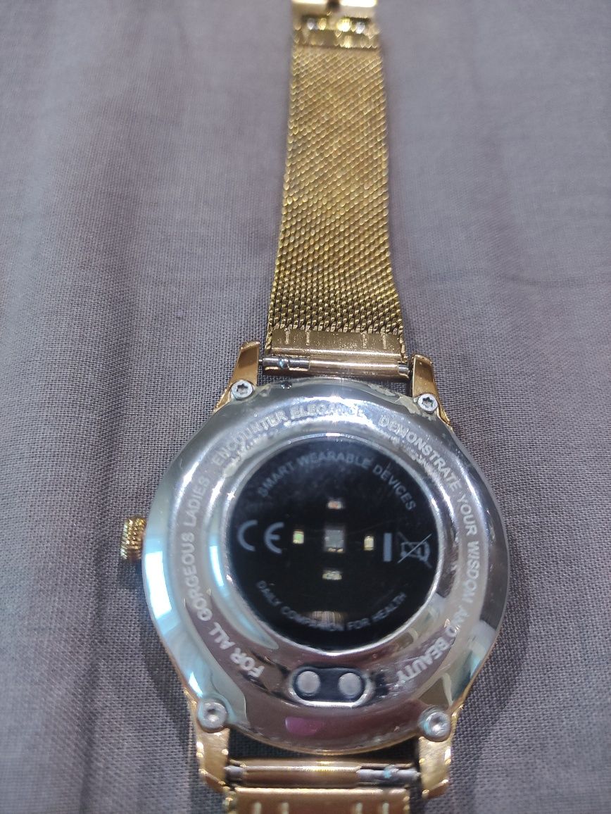 Smartwatch na bransolecie