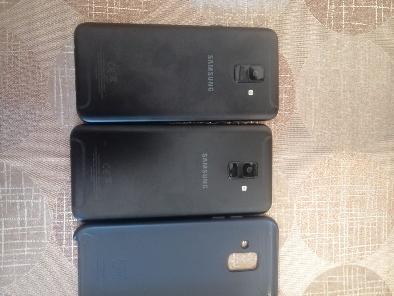 Продам 2 телефон samsung a6