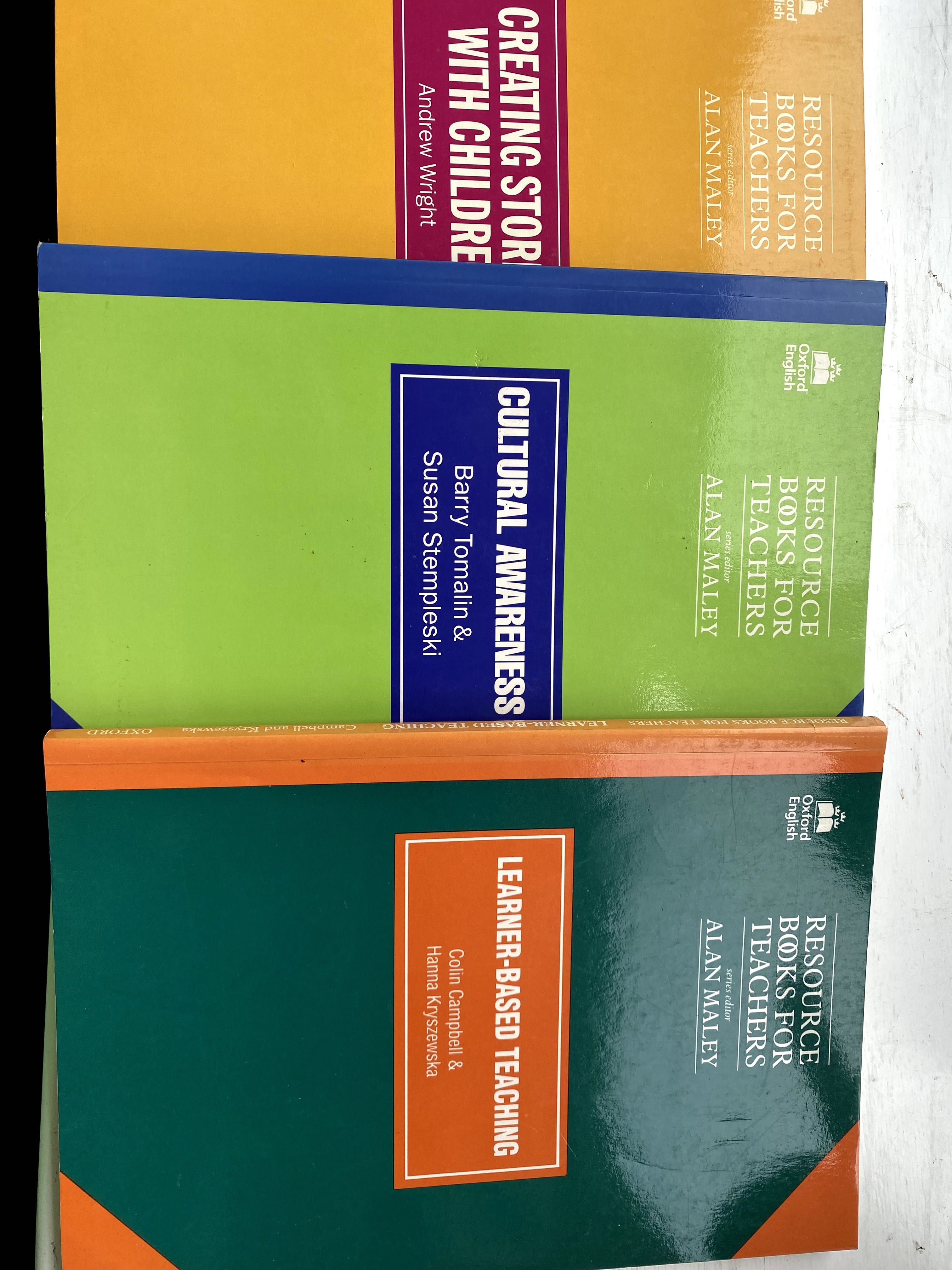 Resource. books for teachers  3 części. Oxford English