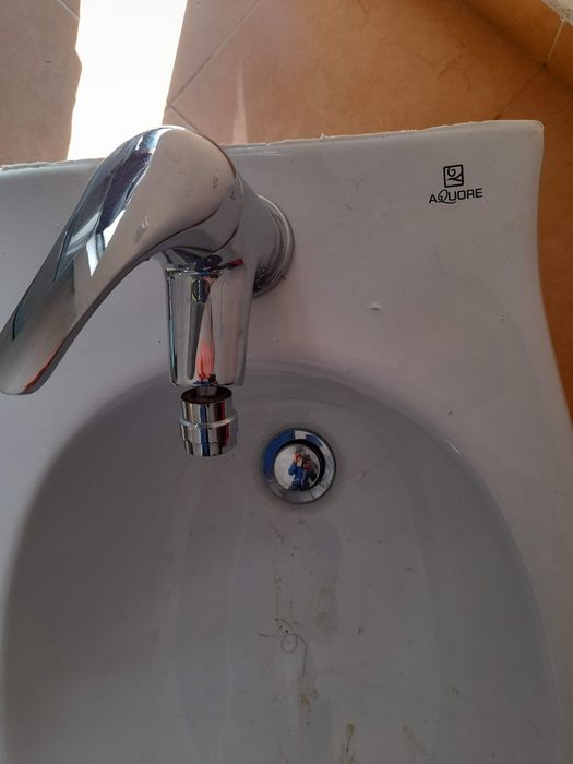 Bidé novo retirado de aplicação mas nunca usado