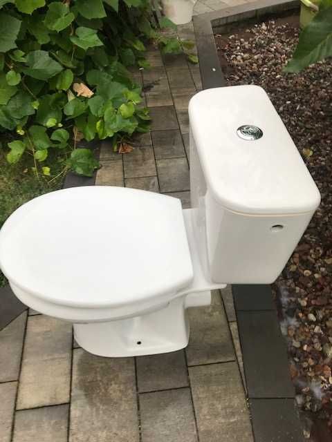 muszla WC cersanit wraz z ceramiczna spłuczką i deską