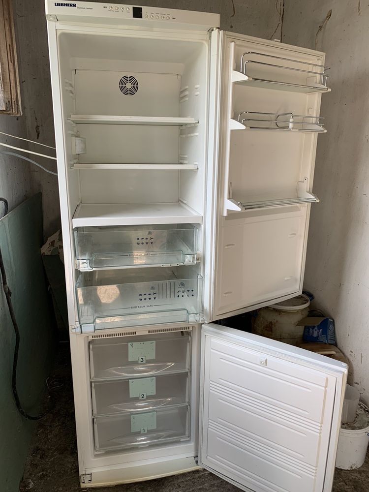 Холодильник LIEBHERR Premium biofresh