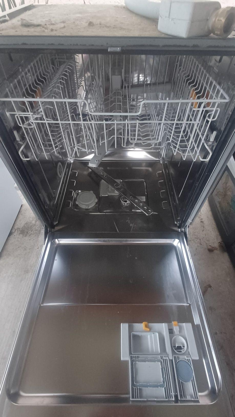 Посудомийна машина MIELE