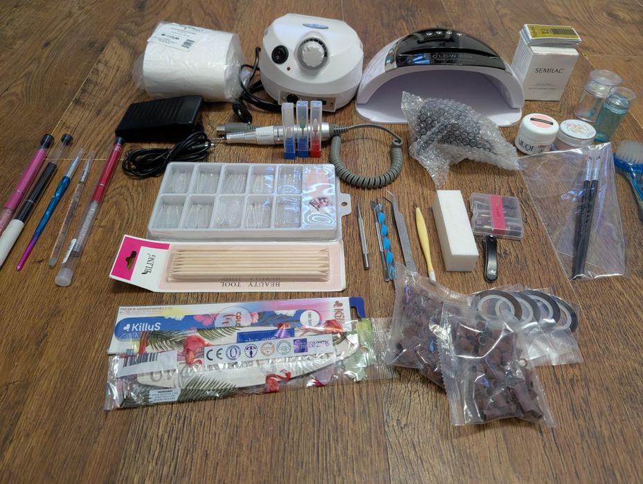 Zestaw do paznokci plus kuferek