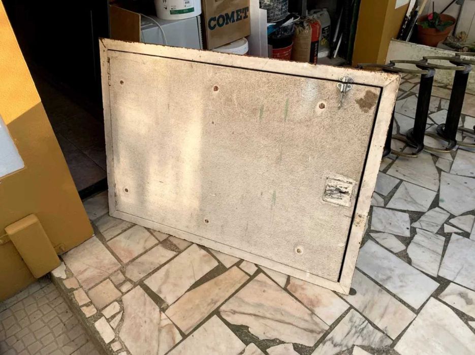Escada de Sótão Pantógrafo Retrátil em Ferro – 75x105cm