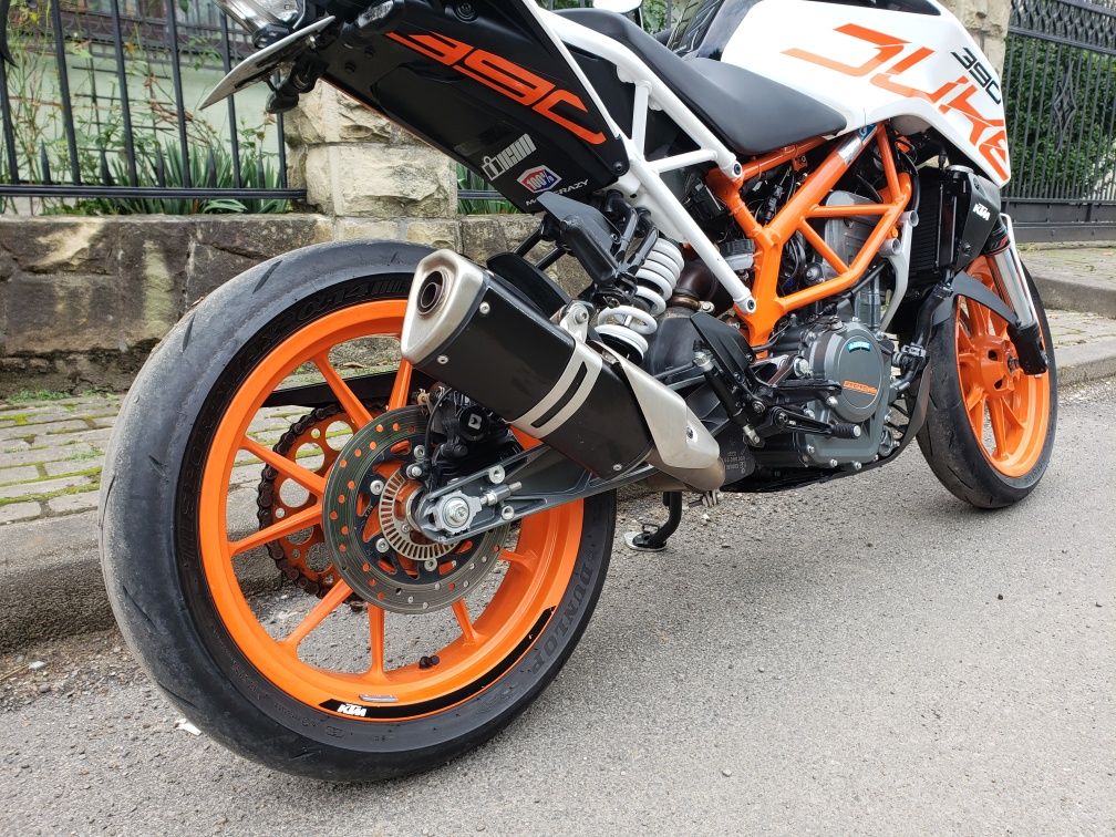 Мотоцикл KTM Duke 390i