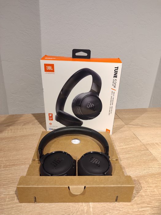 Бездротові накладні навушники JBL Tune 520BT.