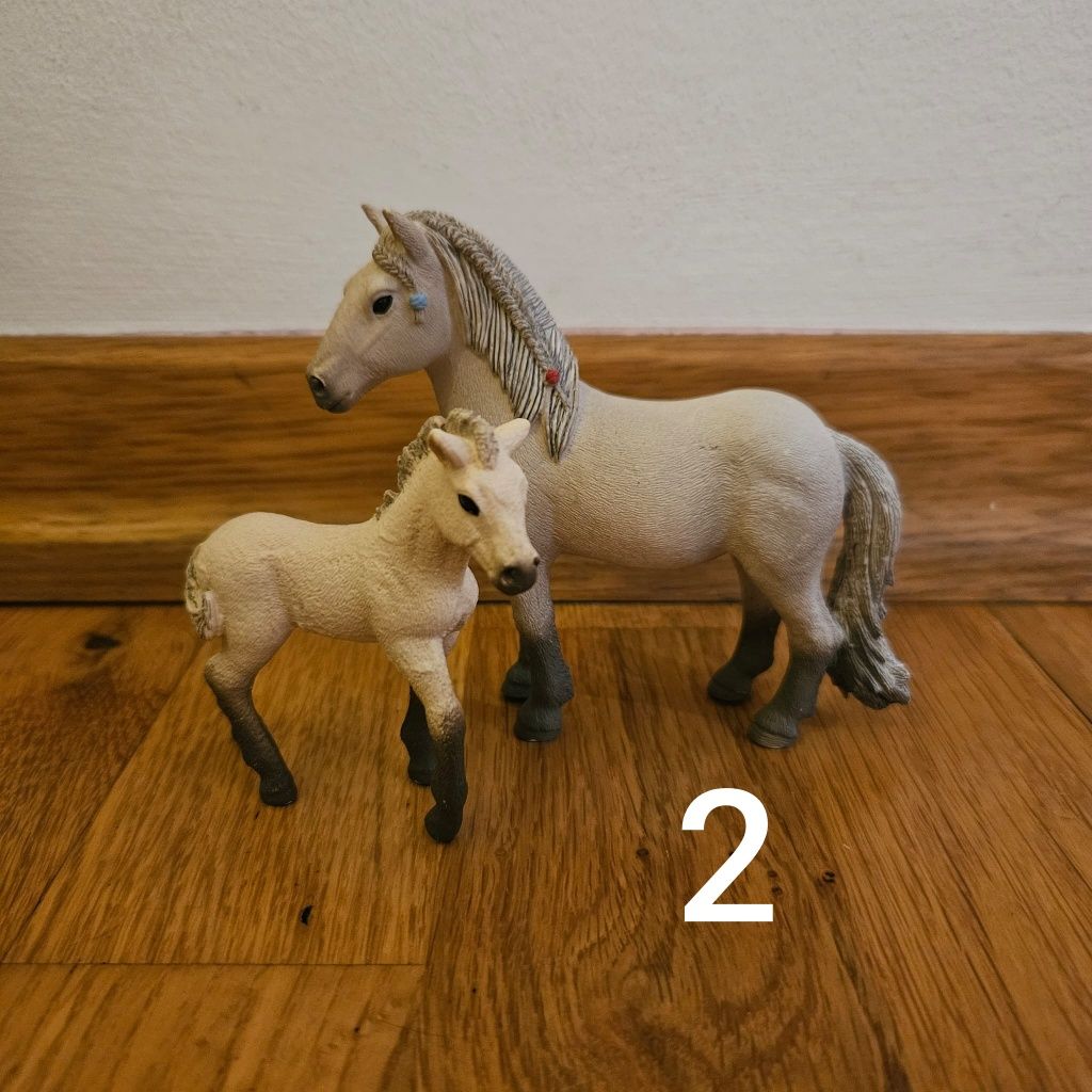 Zestawy figurek koni ze źrebakami |Schleich|