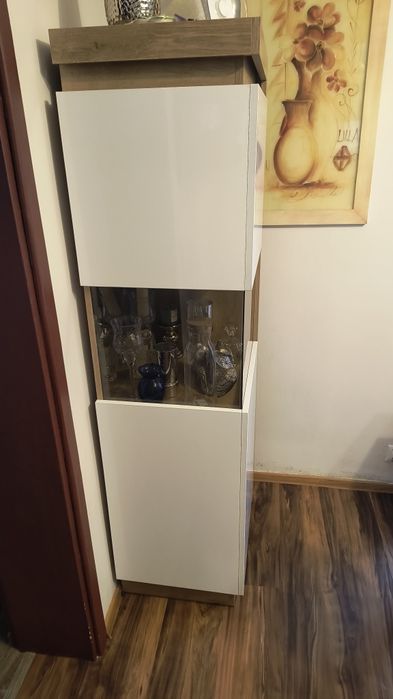 Komplet mebli pokojowych plus stół rozkładany