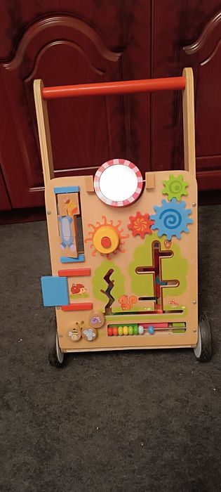 Drewniany pchacz / chodzik edukacyjny z klockami