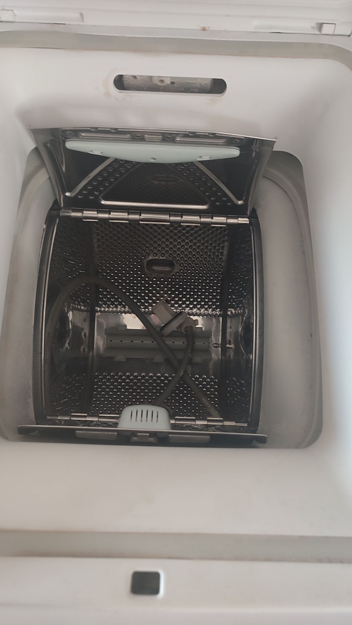 Продам пральну машинку Whirlpooll