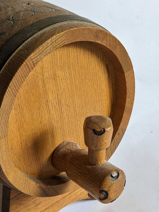 Бочка деревяна дубова для вина чи коньяку