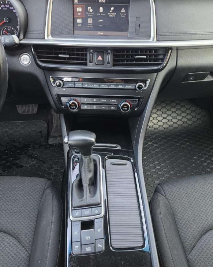 Kia Optima, 2,4 Бензин, 2020 року
1.6
