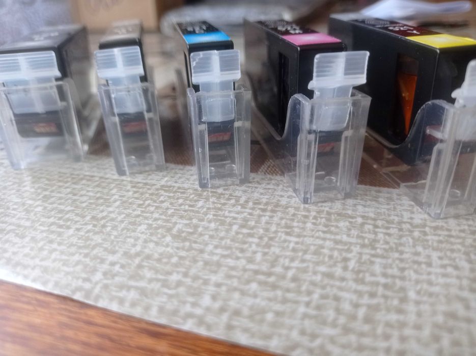 Продам комплект картриджів Canon 520/521 з авточіпами.