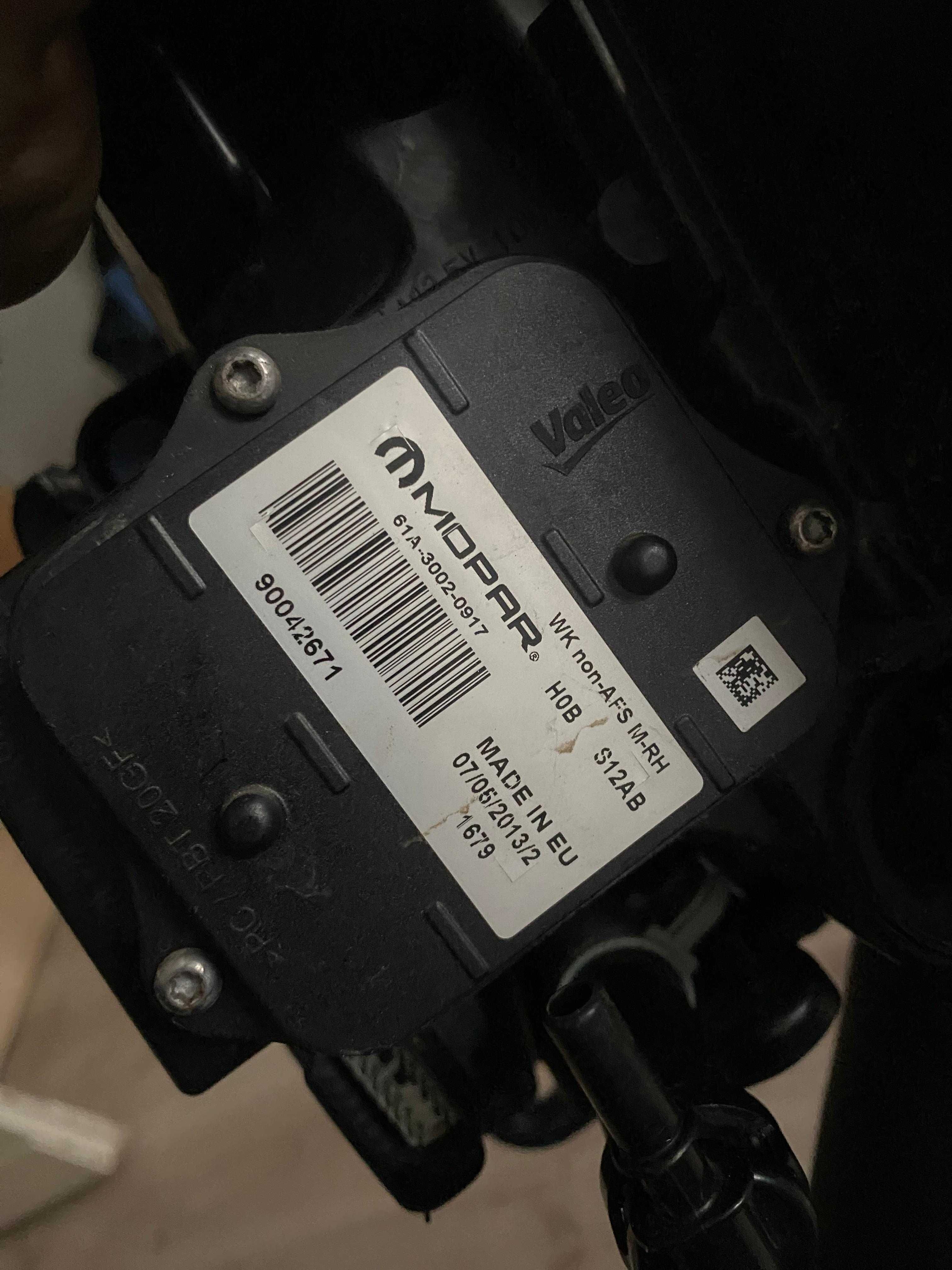 JEEP GRAND CHEROKEE WK2 14- BI XENON nie skrętny komplet