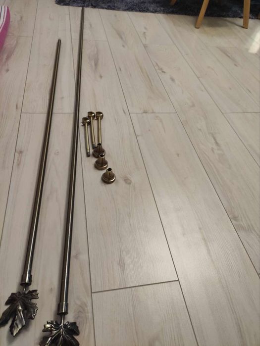 Karnisz 310cm , jedna część 150 druga 160