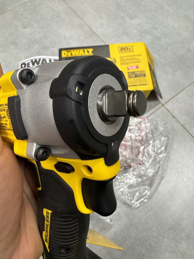 Ударный гайковерт Dewalt DCF921. 1/2". Комплект.