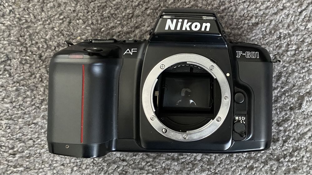 Nikon F-601 Usada