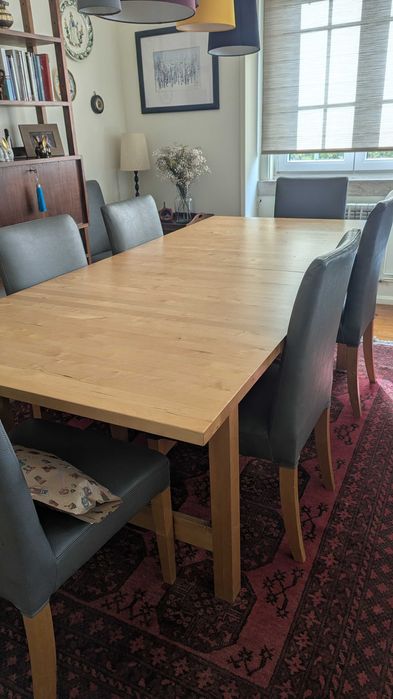 Mesa e cadeiras sala de jantar