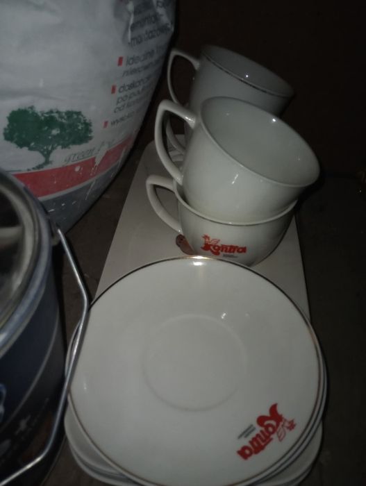 Filiżanki plus talerzyki oddam za darmo