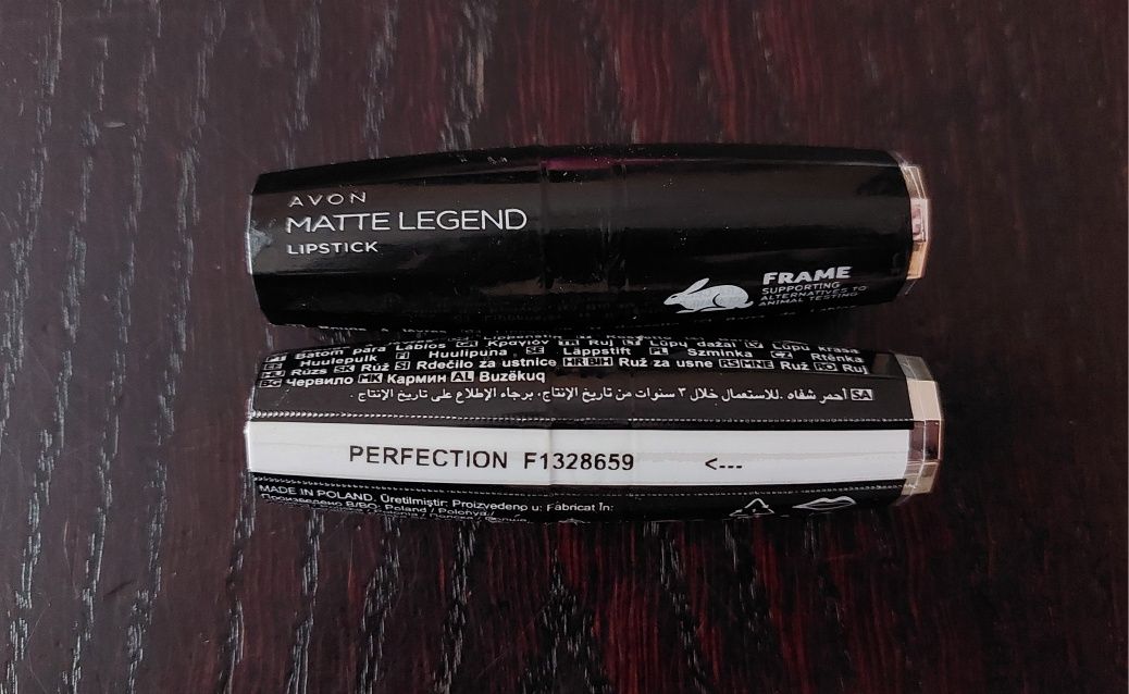 Avon Matte Legend szminka pomadka matowa do ust Flawless