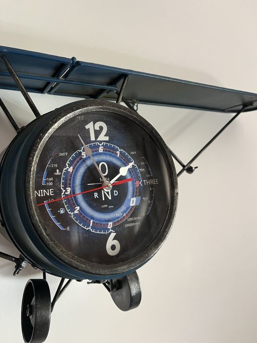 Avião de parede decorativo